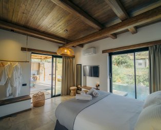 Hideout Suites: Luxury accommodation in Ios with views of Mylopotas