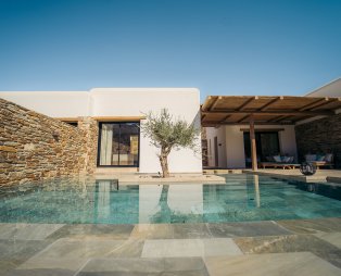Hideout Suites: Luxury accommodation in Ios with views of Mylopotas