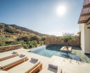Hideout Suites: Luxury accommodation in Ios with views of Mylopotas