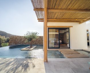 Hideout Suites: Luxury accommodation in Ios with views of Mylopotas