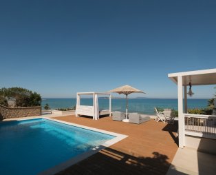 Paralia Luxury Suites: Luxury accommodation in Agios Stefanos Corfu