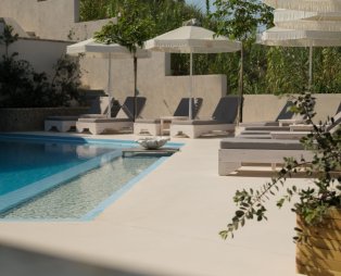 Paralia Luxury Suites: Luxury accommodation in Agios Stefanos Corfu