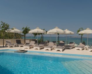Paralia Luxury Suites: Luxury accommodation in Agios Stefanos Corfu