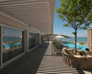 Paralia Luxury Suites: Luxury accommodation in Agios Stefanos Corfu