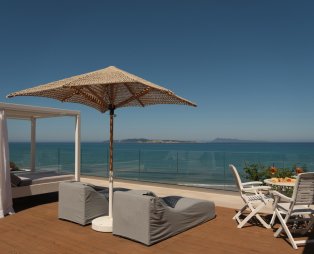 Paralia Luxury Suites: Luxury accommodation in Agios Stefanos Corfu