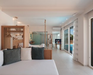 Paralia Luxury Suites: Luxury accommodation in Agios Stefanos Corfu