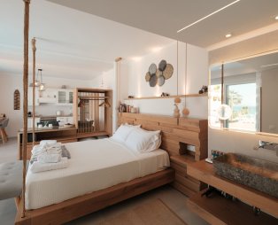 Paralia Luxury Suites: Luxury accommodation in Agios Stefanos Corfu