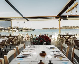 Avra By the Sea: Seafood flavors by the waves in Sithonia Halkidiki