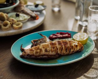 Avra By the Sea: Seafood flavors by the waves in Sithonia Halkidiki