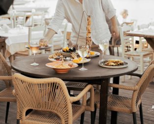 Avra By the Sea: Seafood flavors by the waves in Sithonia Halkidiki