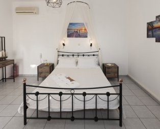 Galini Hotel: Cycladic hospitality in Agia Irini on Milos