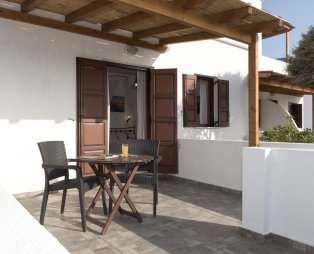 Galini Hotel: Cycladic hospitality in Agia Irini on Milos