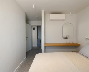 Serene Shore Serifos: Γαλήνια διαμονή με θέα στο Αιγαίο