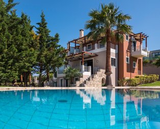 Athina Luxury Villas: Χλιδή και ιδιωτικότητα μεταξύ θάλασσας και βουνού