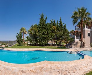 Athina Luxury Villas: Χλιδή και ιδιωτικότητα μεταξύ θάλασσας και βουνού