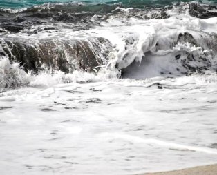 Πετανοί: Η κορυφαία παραλία του Ιονίου που «μαγεύει» με τα νερά της [εικόνες]