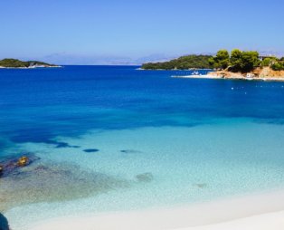 Τρεις ελληνικές παραλίες στις λίστα με τις ιδανικότερες παραλίες της Ευρώπης για τον Μάιο (pics)