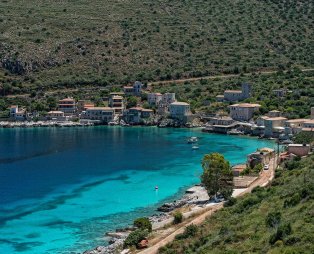 Μάνη: Βουτιά σε γραφικά χωριά και καταγάλανα νερά (pics)