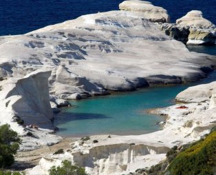 Forbes: Η Μήλος στα 6 καλύτερα μέρη για το καλοκαίρι 2017 (pics)