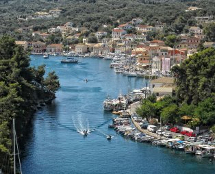 Ταξιδέψτε σαν σταρ στα ελληνικά νησιά