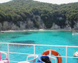 Η παραλία με τα πιο τιρκουάζ χρώματα στην Ελλάδα που θυμίζει Καραϊβική (pics)