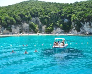Η παραλία με τα πιο τιρκουάζ χρώματα στην Ελλάδα που θυμίζει Καραϊβική (pics)