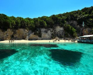 Η παραλία με τα πιο τιρκουάζ χρώματα στην Ελλάδα που θυμίζει Καραϊβική (pics)