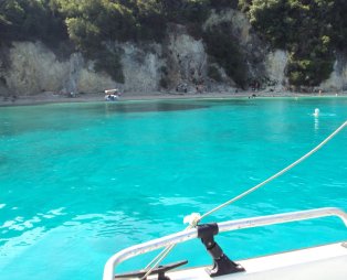 Η παραλία με τα πιο τιρκουάζ χρώματα στην Ελλάδα που θυμίζει Καραϊβική (pics)