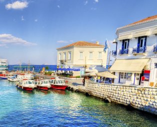 Αποδράσεις με γιοτ και ιστιοπλοϊκό για τους παγιδευμένους στην Αθήνα