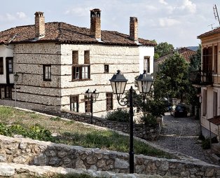 Καστοριά: Βόλτες στη λίμνη, σε γειτονιές με αρχοντικά και γουναράδικα (pics)