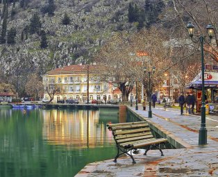 Καστοριά: Βόλτες στη λίμνη, σε γειτονιές με αρχοντικά και γουναράδικα (pics)