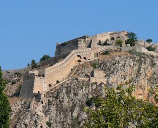 Ναύπλιο: Ταξίδι σε μία πόλη με αναμνήσεις