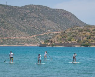 Θαλασσινά μοτίβα στον Άγιο Νικόλαο και την Ελούντα