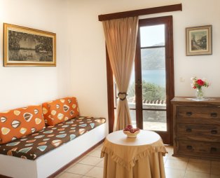 Kotronas Bay Bungalows