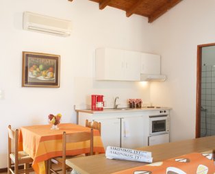 Kotronas Bay Bungalows