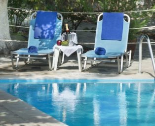 Kotronas Bay Bungalows