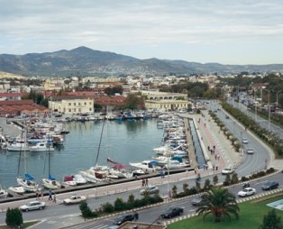 Ίσως η πληρέστερη ελληνική πόλη που τα συνδυάζει όλα (pics)
