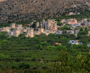 Οι Financial Times μαγεύονται από τη Σέριφο, τη Μάνη και την Αμοργό