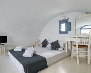 Apanemo Hotel & Suites