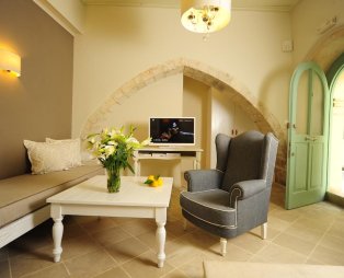 Mythos Suites Hotel