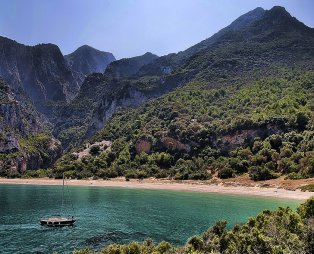 Σάμος: Πράσινη όαση στη μέση του Αιγαίου