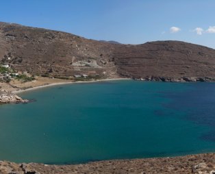 Η Τήνος με τα 45 χωριά και τον επιβλητικό ναό (pics)