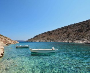 Για μπάνιο στις σπηλιές της Ηρακλειάς