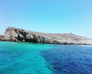 Φολέγανδρος, ανόθευτη αρχιτεκτονική και κρυστάλλινα νερά