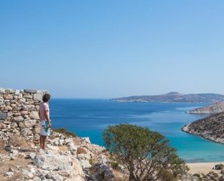 Ηρακλειά: Νησί για χαλάρωση, με χρυσές παραλίες