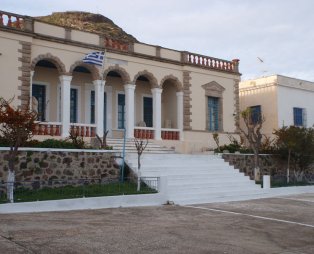 Η Μήλος με τις αμέτρητες παραλίες και την πλούσια ιστορία