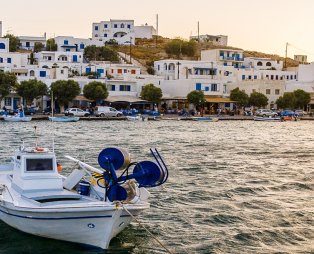 Η Τήνος με τα 45 χωριά και τον επιβλητικό ναό (pics)