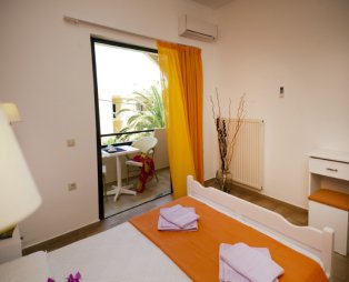 Nikolas Suites