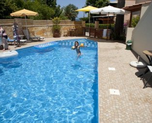 Nikolas Suites