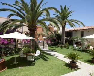 Nikolas Suites